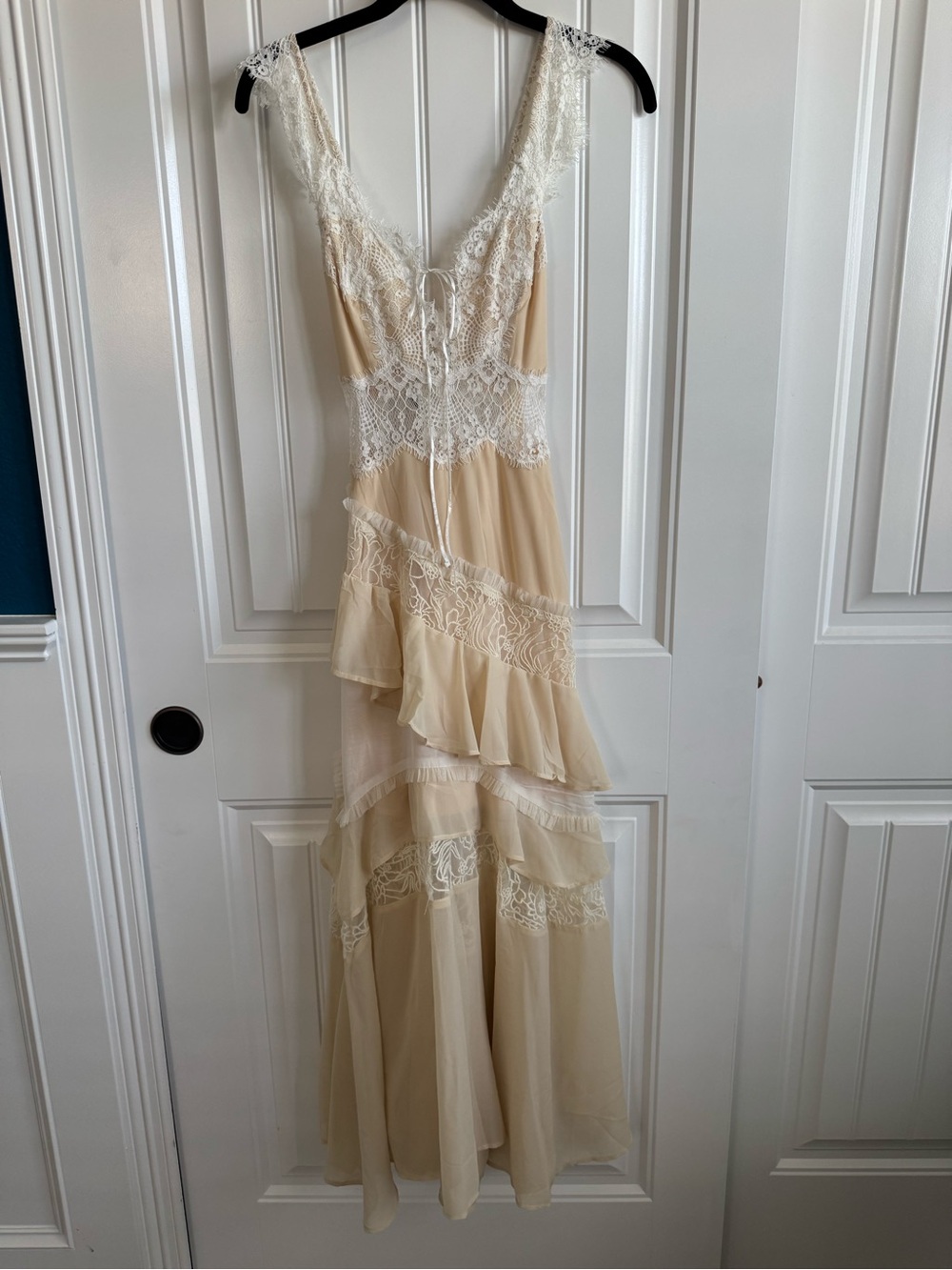 By Anthropologie Sleeveless Keyhole Tiered Lace Midi Dress - Picture 4 of 6